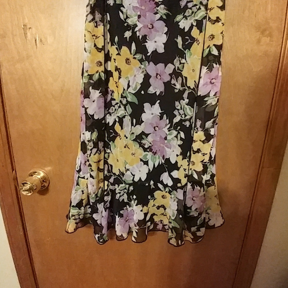 Floral v-neck dress - Picture 4 of 4